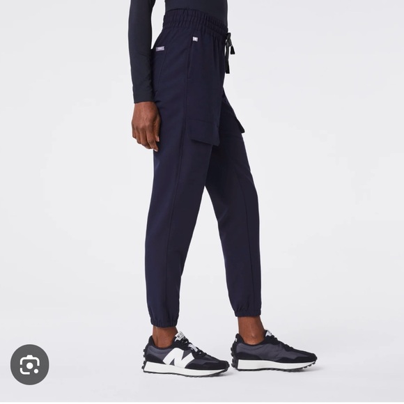 COPY - Figs scrub pant- Sierra black jogger - size S- Regular length - Picture 3 of 8